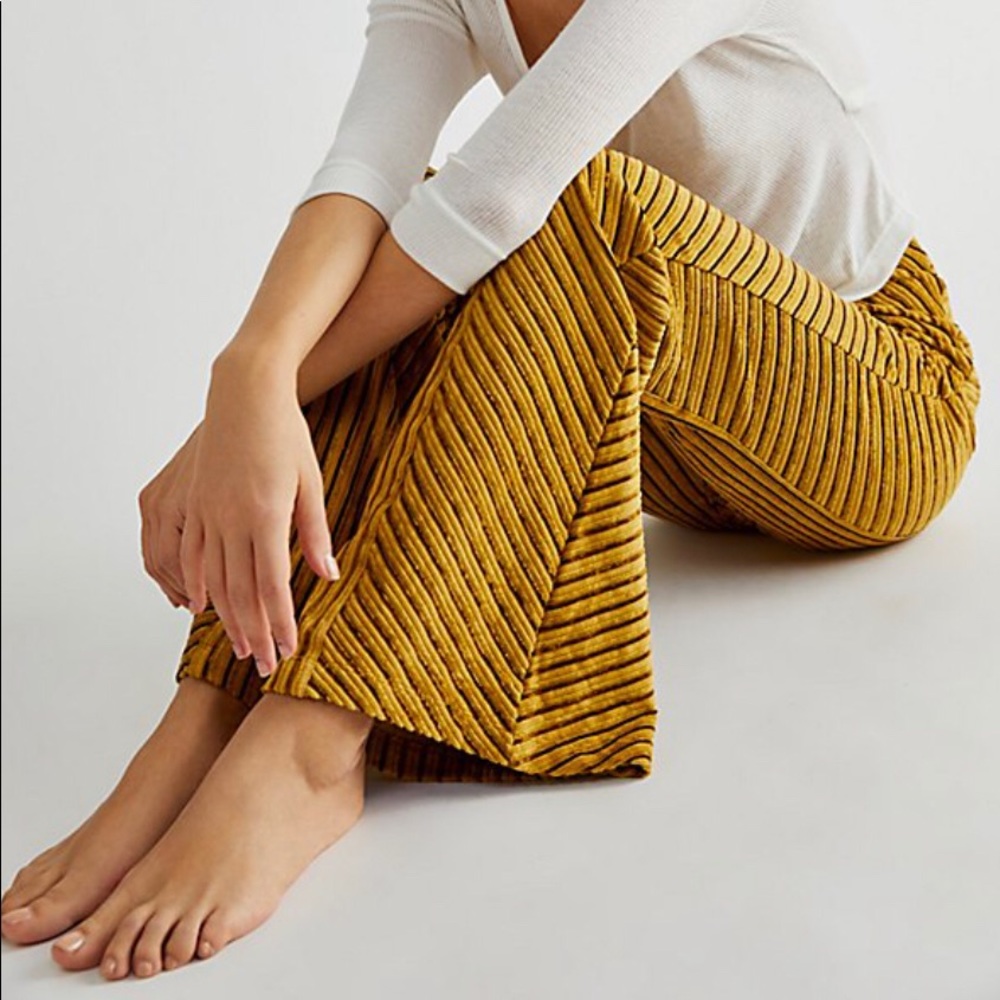 Slim Pull-on Velvet Flare Pants In Yellow